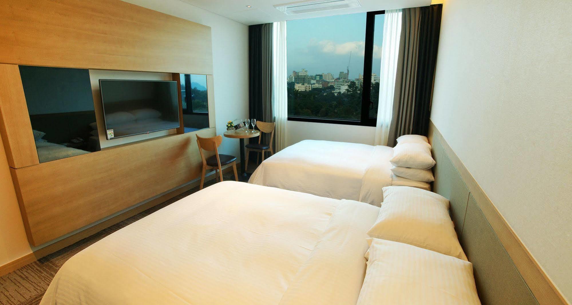 Jeju Poong Gyung Hotel Согвіпо Екстер'єр фото