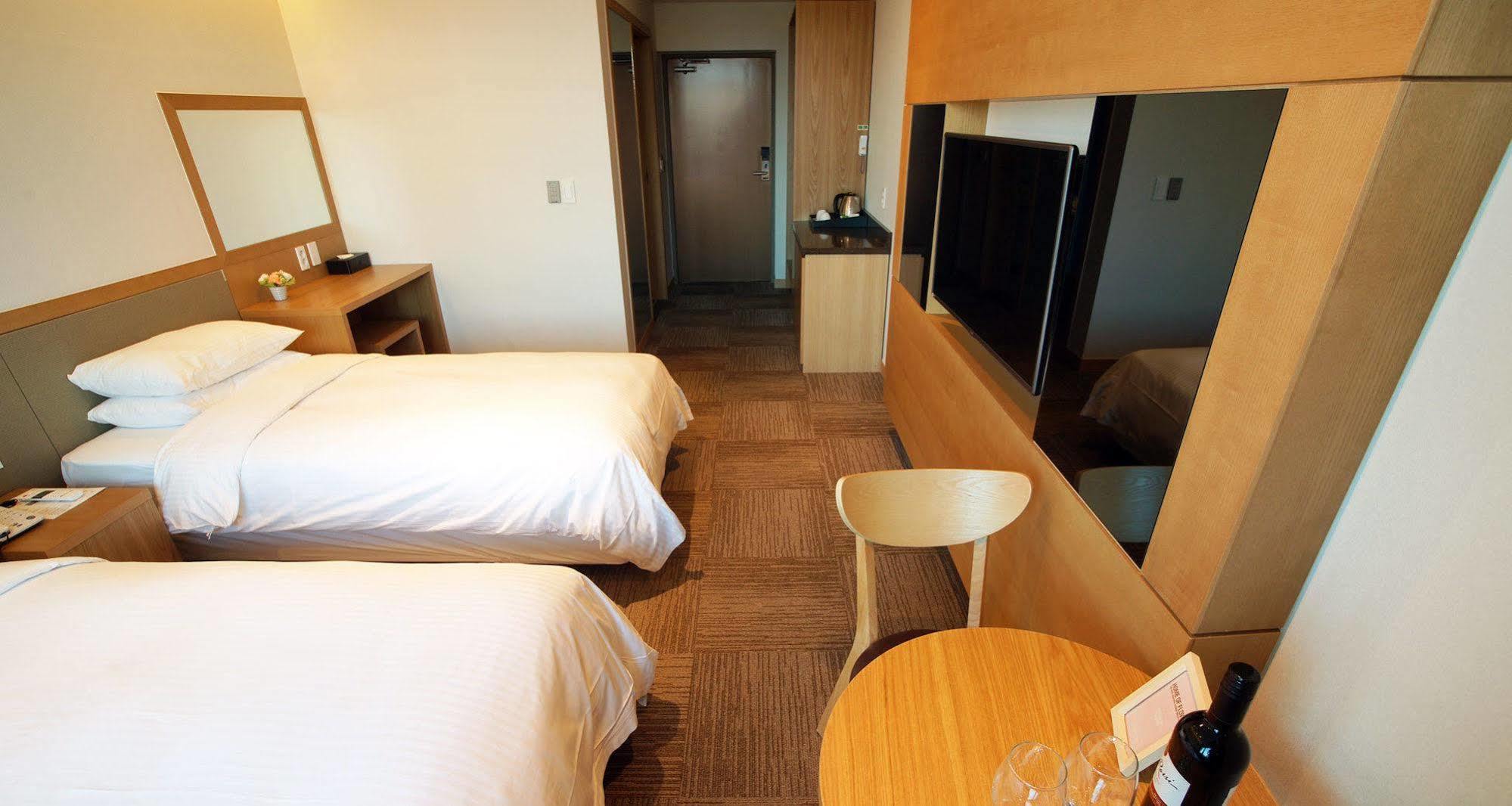 Jeju Poong Gyung Hotel Согвіпо Екстер'єр фото