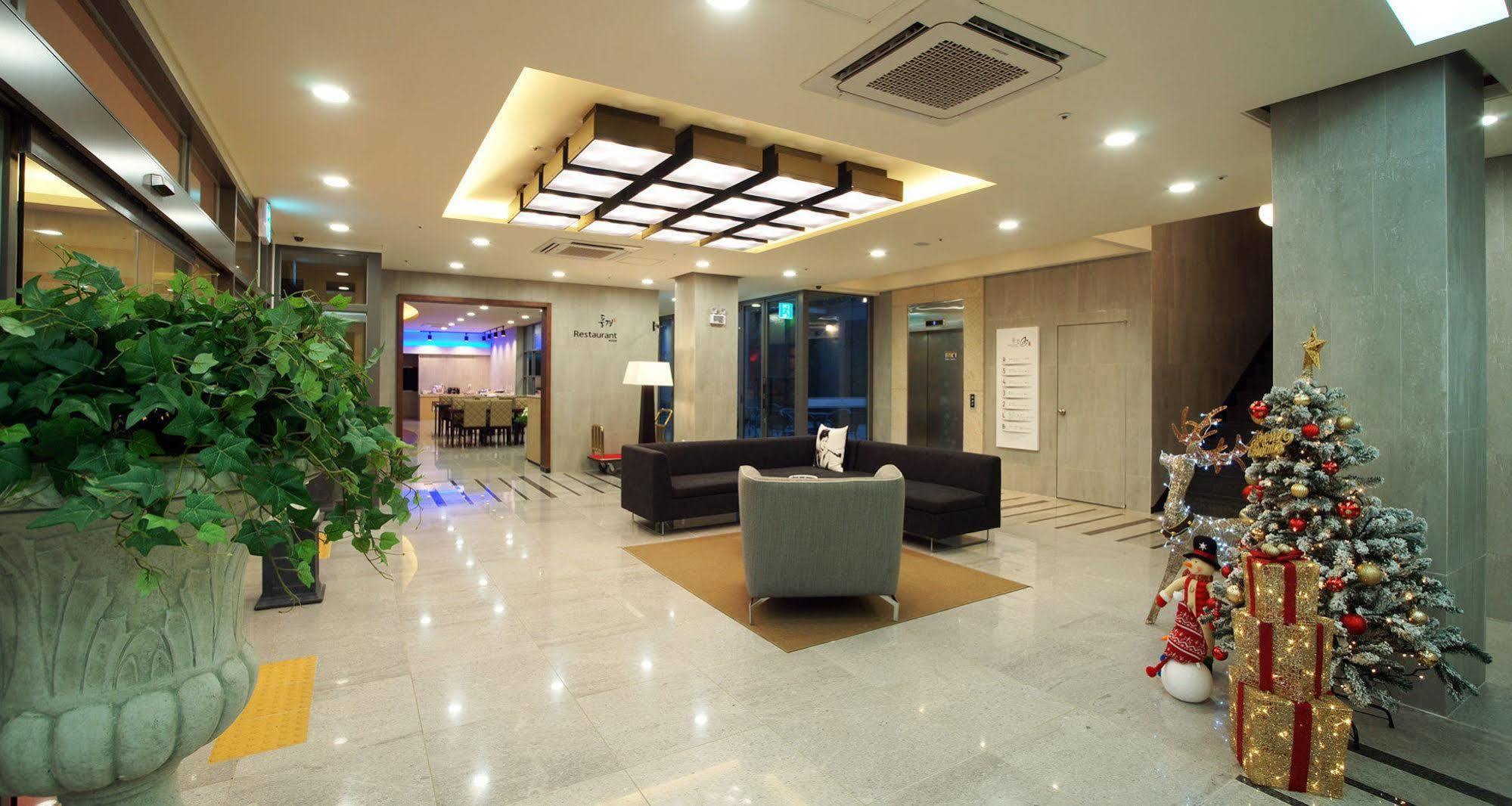 Jeju Poong Gyung Hotel Согвіпо Екстер'єр фото