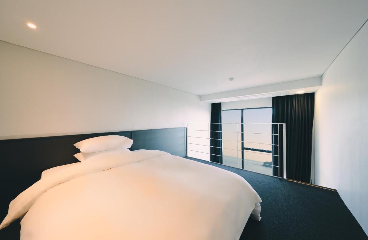 Jeju Poong Gyung Hotel Согвіпо Екстер'єр фото